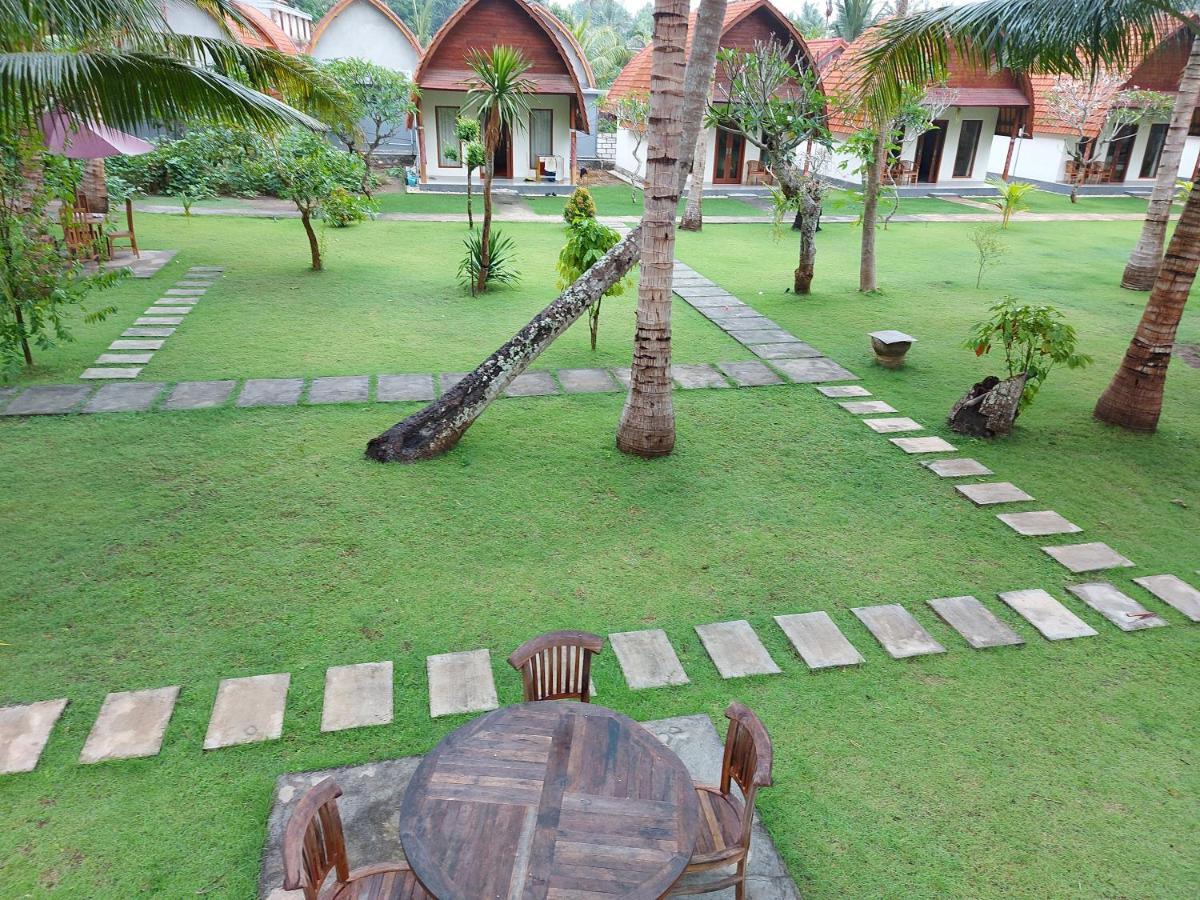 The Tinsi Hotel Toyapakeh Екстериор снимка