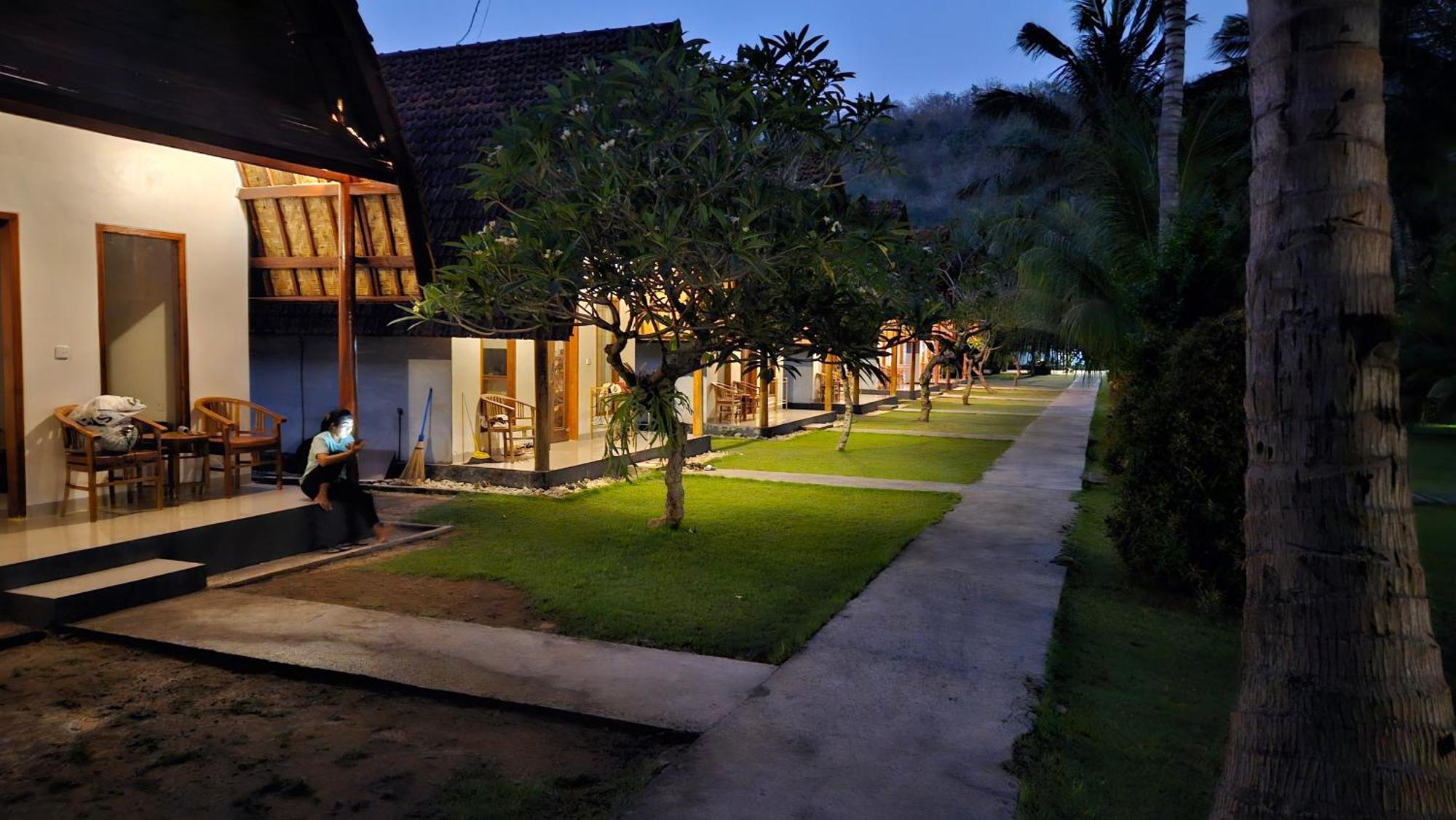 The Tinsi Hotel Toyapakeh Екстериор снимка